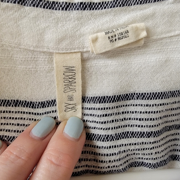 Sky and Sparrow Size Medium 100% Cotton Button-up - Picture 5 of 6